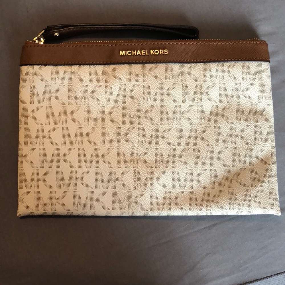 Wristlet